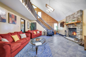 Chalet renovated Near Casino, Camelback , Kalahari 4bdrms firepit hot tub game room